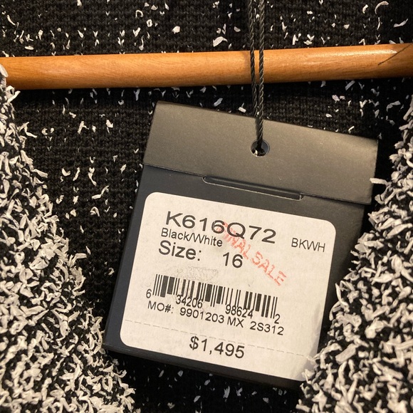 Beautiful NWT St. John suit with three pieces. - Picture 5 of 9